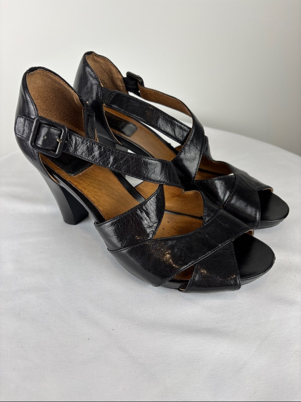 Clarks Black Leather Strappy Heels Size 9.5M Open Toe Comfort Classic